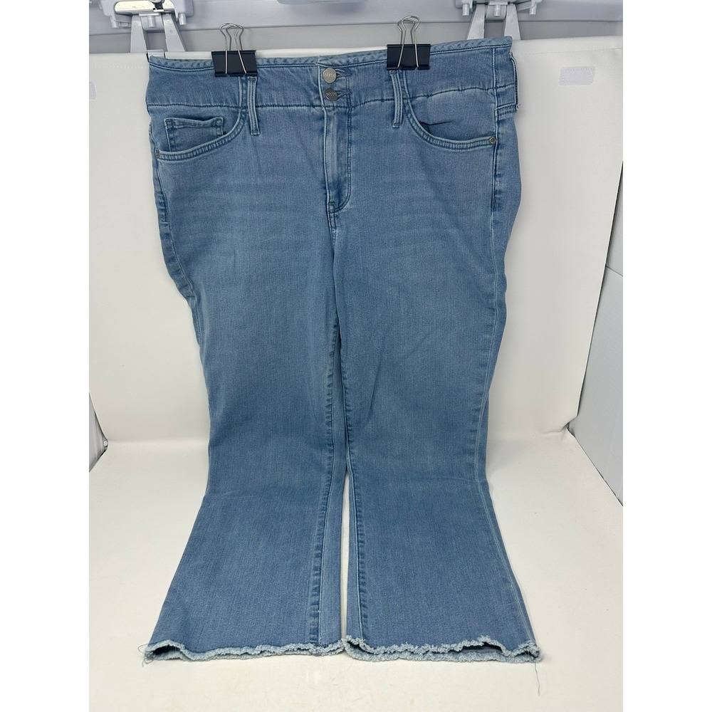 NYDJ Chloe Capri Jeans Women 10 Blue Light Wash Lift Tuck Raw Hem Denim 2611